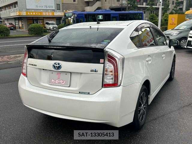Toyota PRIUS 2013-08 382267-5