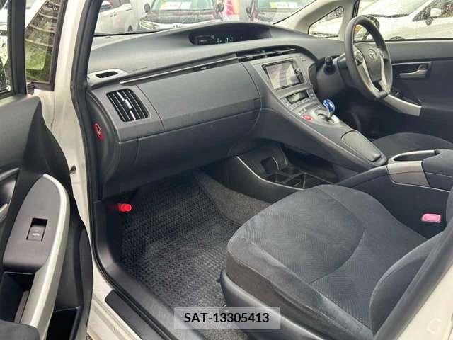 Toyota PRIUS 2013-08 382267-13