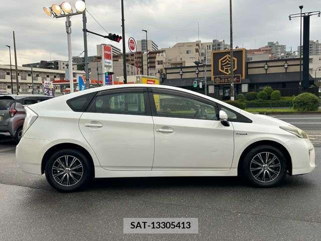 Toyota PRIUS 2013-08 382267-4