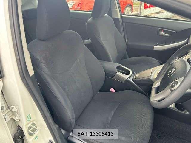 Toyota PRIUS 2013-08 382267-11