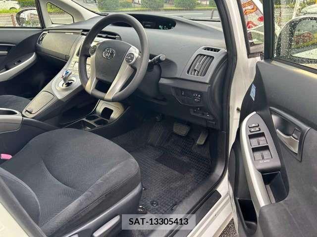 Toyota PRIUS 2013-08 382267-10