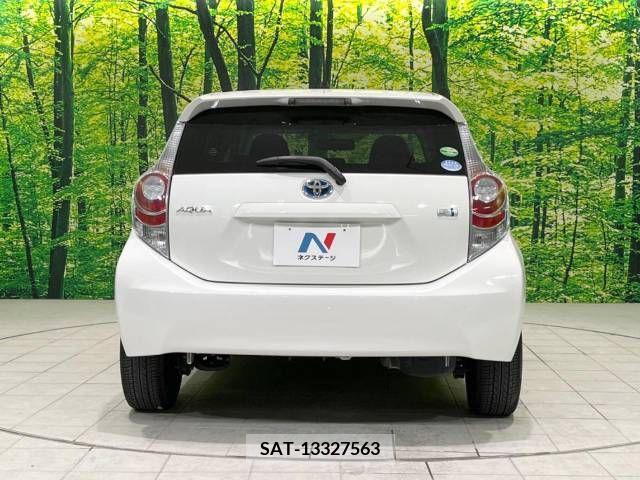 Toyota AQUA 2013-01 385699-15