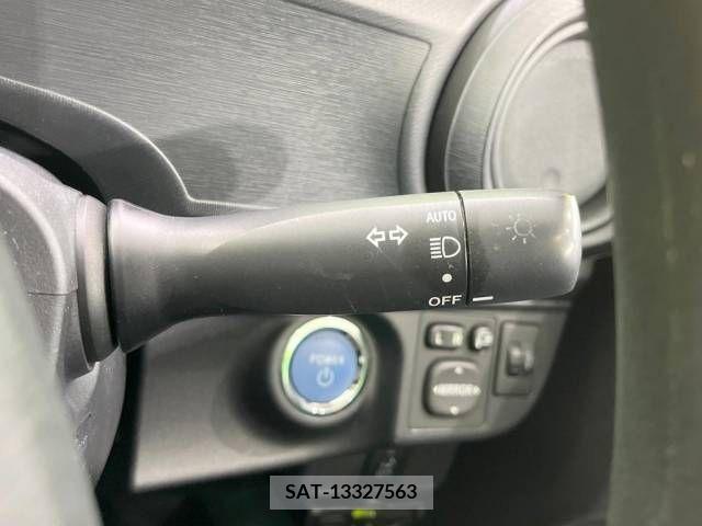 Toyota AQUA 2013-01 385699-3
