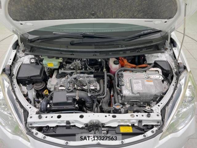 Toyota AQUA 2013-01 385699-19
