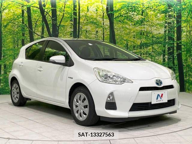 Toyota AQUA 2013-01 385699-16