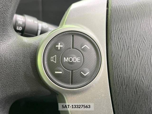 Toyota AQUA 2013-01 385699-7