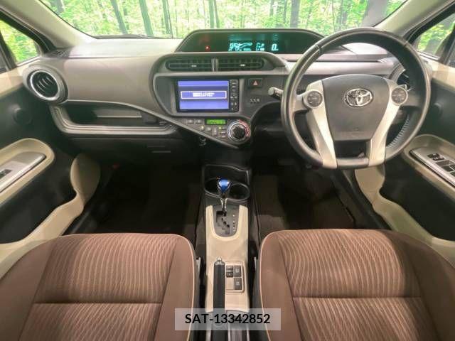 Toyota AQUA 2012-06 385016-1
