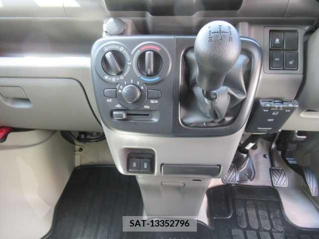 Suzuki EVERY 2024-04 301667-15