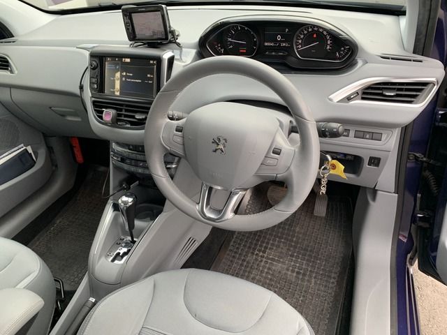 Peugeot 208 2013-11 5170-2