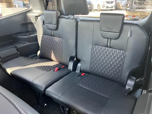 Toyota NOAH HYBRID 2023-10 184138-9