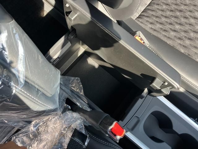 Toyota NOAH HYBRID 2023-10 184138-13