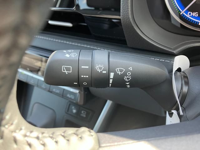 Toyota NOAH HYBRID 2023-10 184138-27