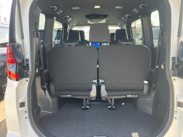 Toyota NOAH HYBRID 2023-10 184138-4