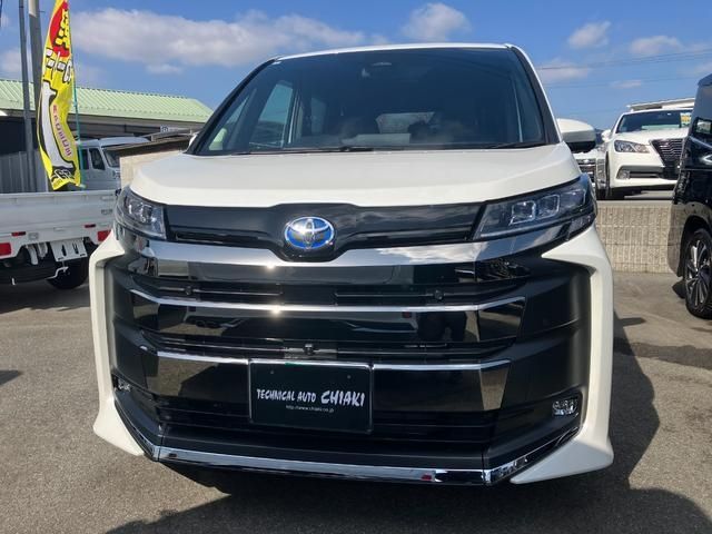 Toyota NOAH HYBRID 2023-10 184138-1