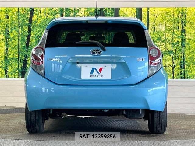 Toyota AQUA 2013-11 338296-15