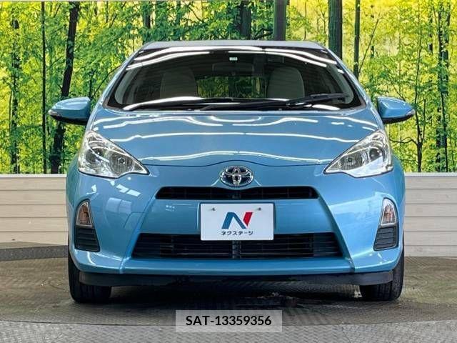 Toyota AQUA 2013-11 338296-14