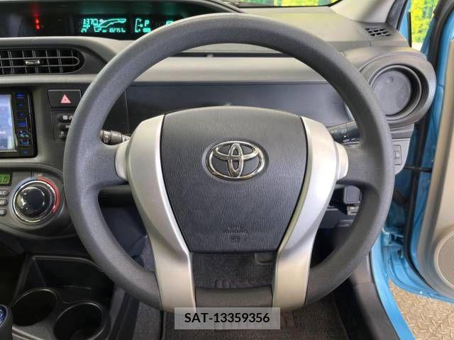 Toyota AQUA 2013-11 338296-11