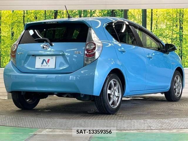 Toyota AQUA 2013-11 338296-17