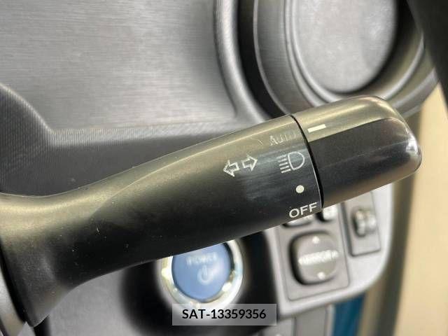 Toyota AQUA 2013-11 338296-6