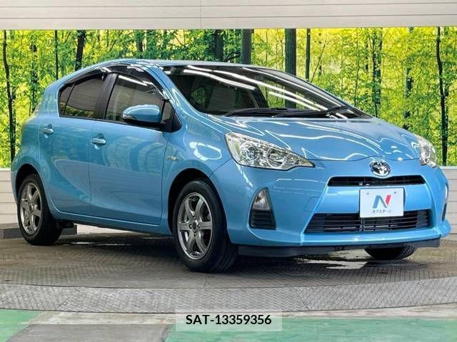 Toyota AQUA 2013-11 338296-16