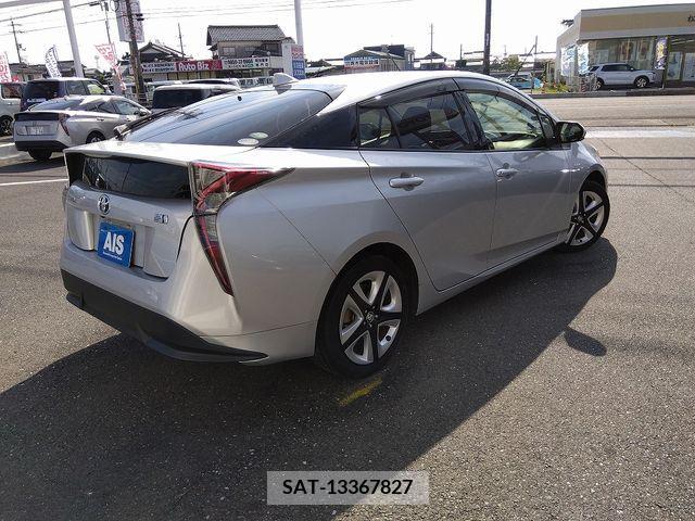 Toyota PRIUS 2016-02 381721-1