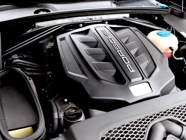 Porsche MACAN 2016-10 1796-29