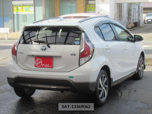 Toyota AQUA 2016-02 260891-2