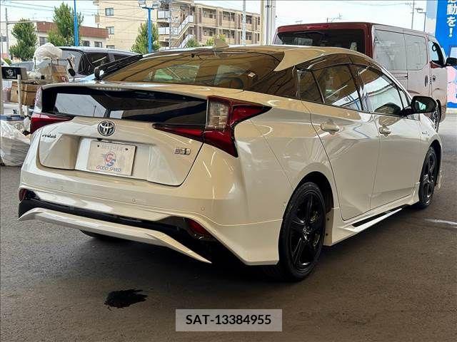 Toyota PRIUS 2019-07 337341-14