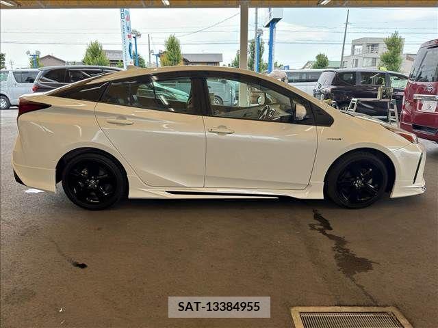 Toyota PRIUS 2019-07 337341-15