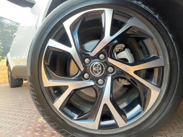 Toyota C-HR 2017-05 10435-13