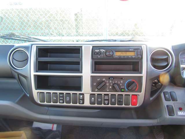 Hino DUTRO 2023-03 17857-14