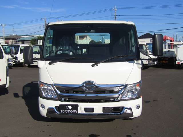 Hino DUTRO 2023-03 17857-1