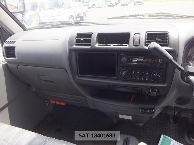 Mazda BONGO VAN 2017-12 375525-21
