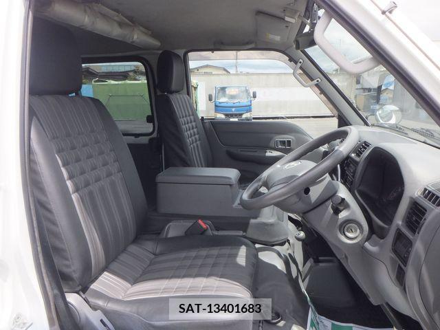 Mazda BONGO VAN 2017-12 375525-12