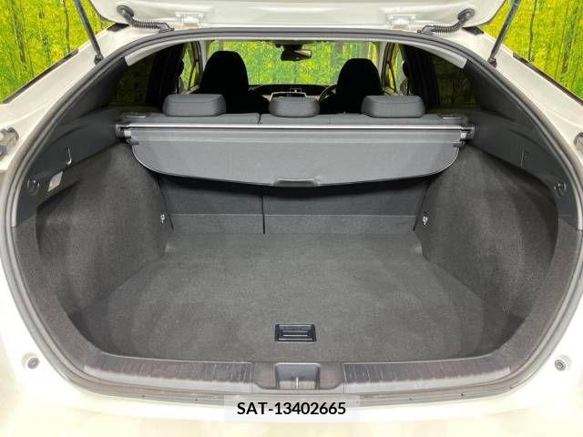 Toyota PRIUS 2017-10 239586-10