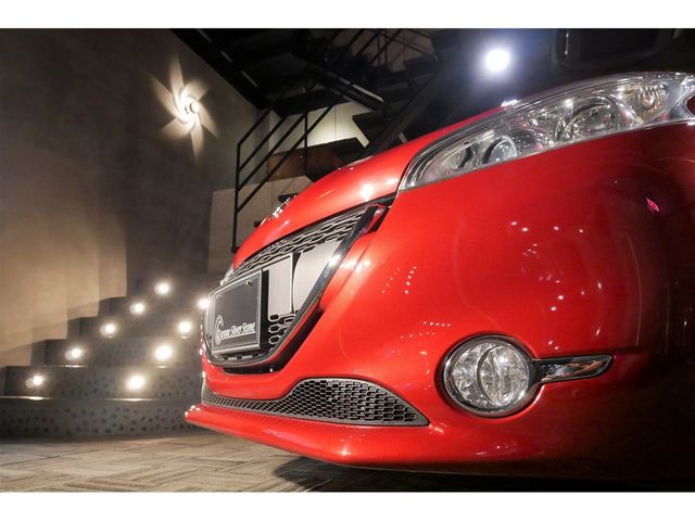 Peugeot 208 2013-02 13479-6
