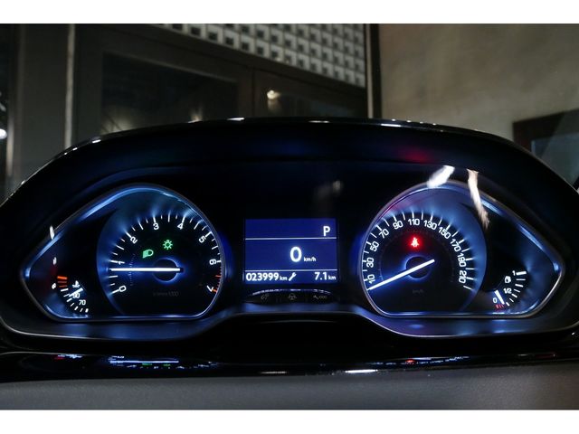 Peugeot 208 2013-02 13479-10