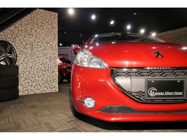Peugeot 208 2013-02 13479-19
