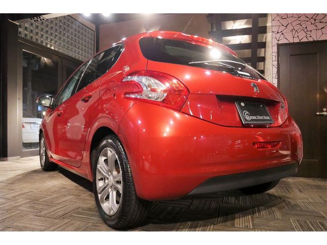 Peugeot 208 2013-02 13479-8