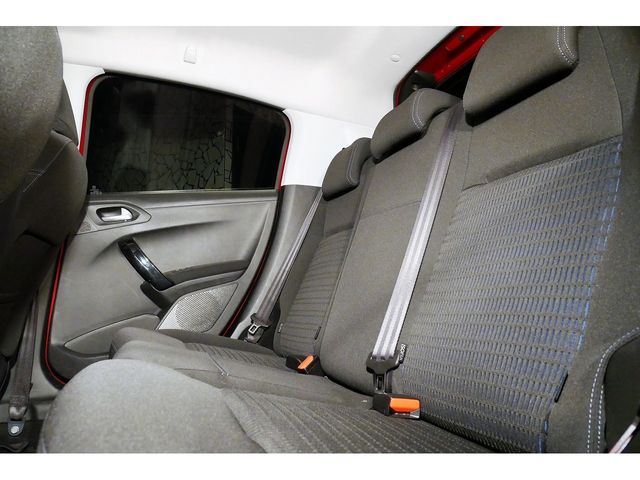 Peugeot 208 2013-02 13479-14
