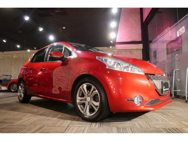 Peugeot 208 2013-02 13479-3