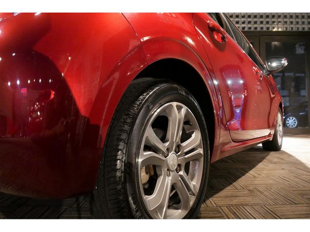 Peugeot 208 2013-02 13479-18