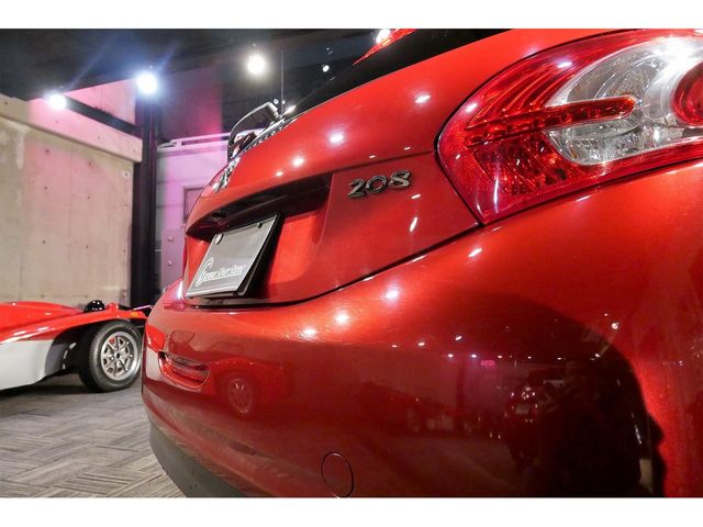 Peugeot 208 2013-02 13479-7