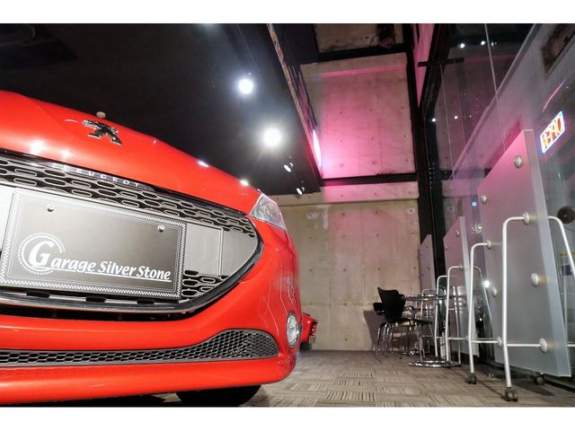 Peugeot 208 2013-02 13479-5