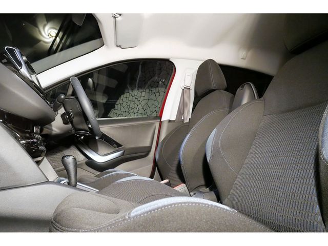Peugeot 208 2013-02 13479-13