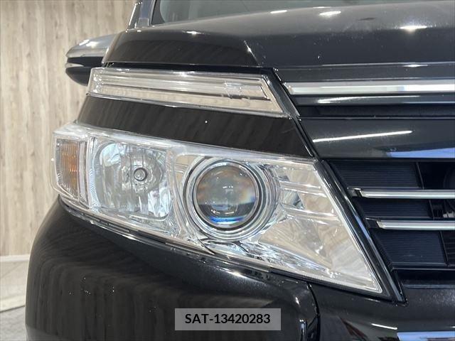 Toyota VOXY 2015-12 289122-8