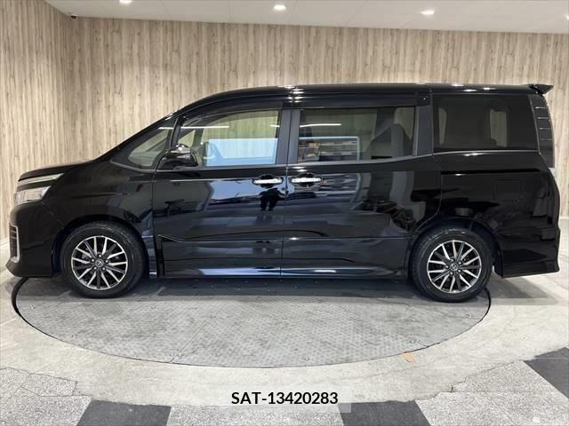 Toyota VOXY 2015-12 289122-7