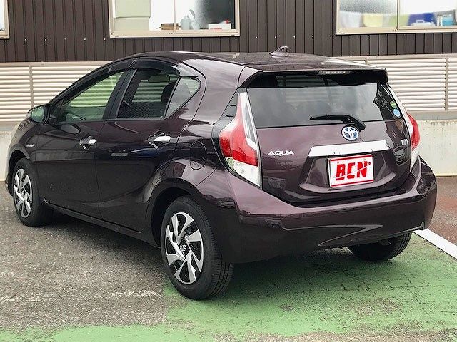 Toyota AQUA 2016-09 27618-8