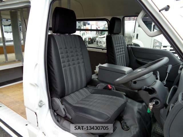 Mazda BONGO VAN 2019-03 234486-4