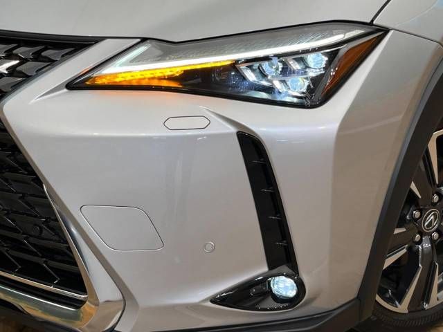 Lexus UX 2019-07 23077-12